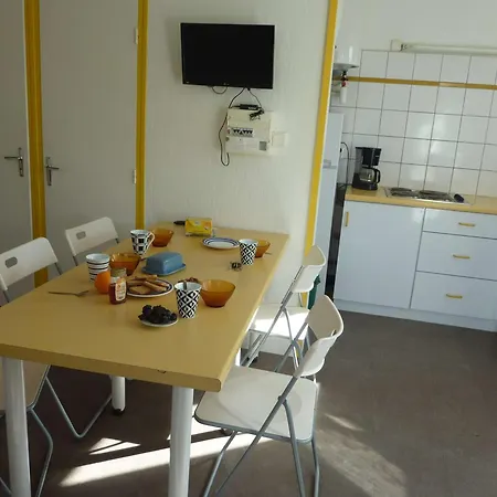 Apartment : 6 Pers Avec Terrasse, Parking Et Option Internet - Fr-1-387-159